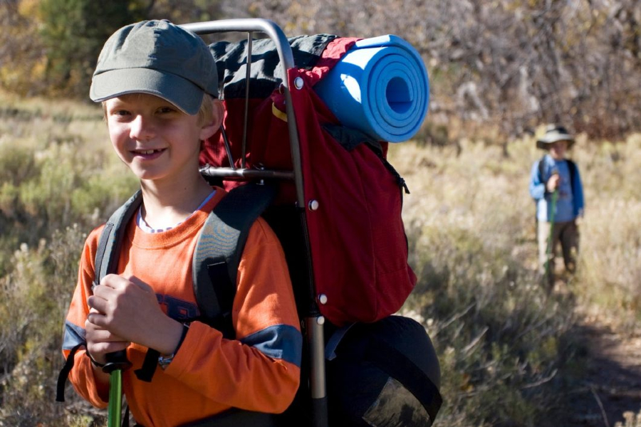Детский туризм: куда поехать, что посмотреть, как воспользоваться кешбэком
