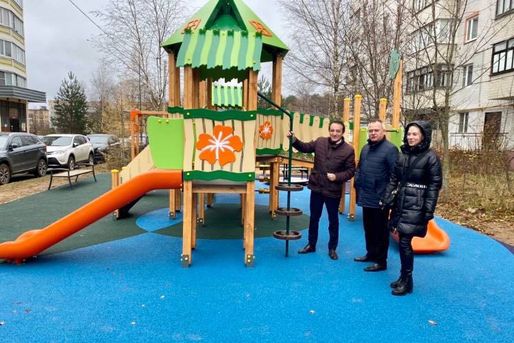 В Кубинке-2 появилась новая детская площадка