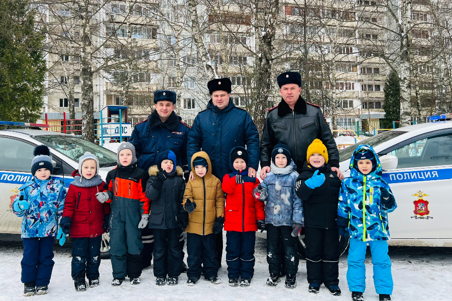 Инспектор – главный на дороге