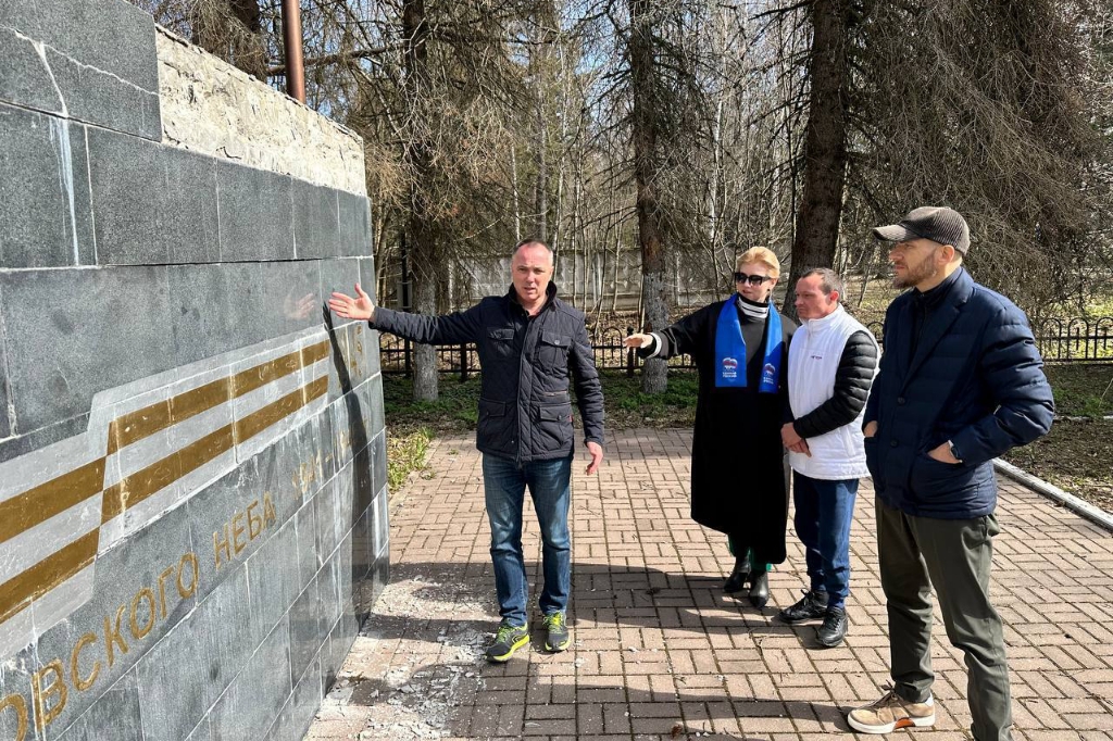 Памятник военным летчикам-героям в Новом Городке требует ремонта