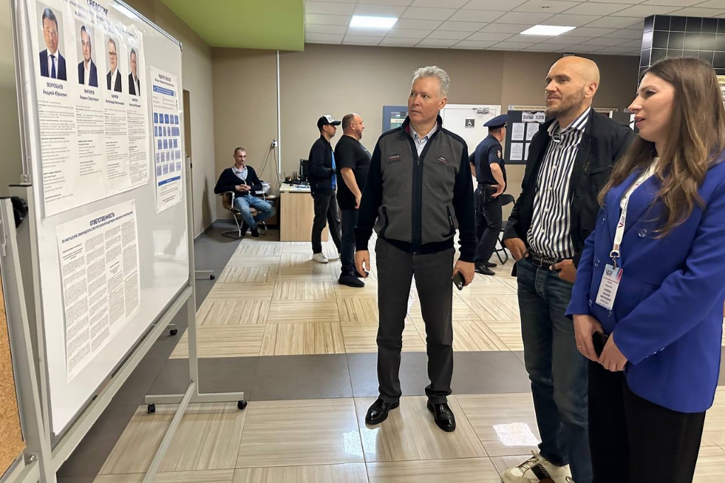 Дмитрий Голубков проверил работу избирательных участков в селе Успенское, поселках Горки-10 и Назарьево