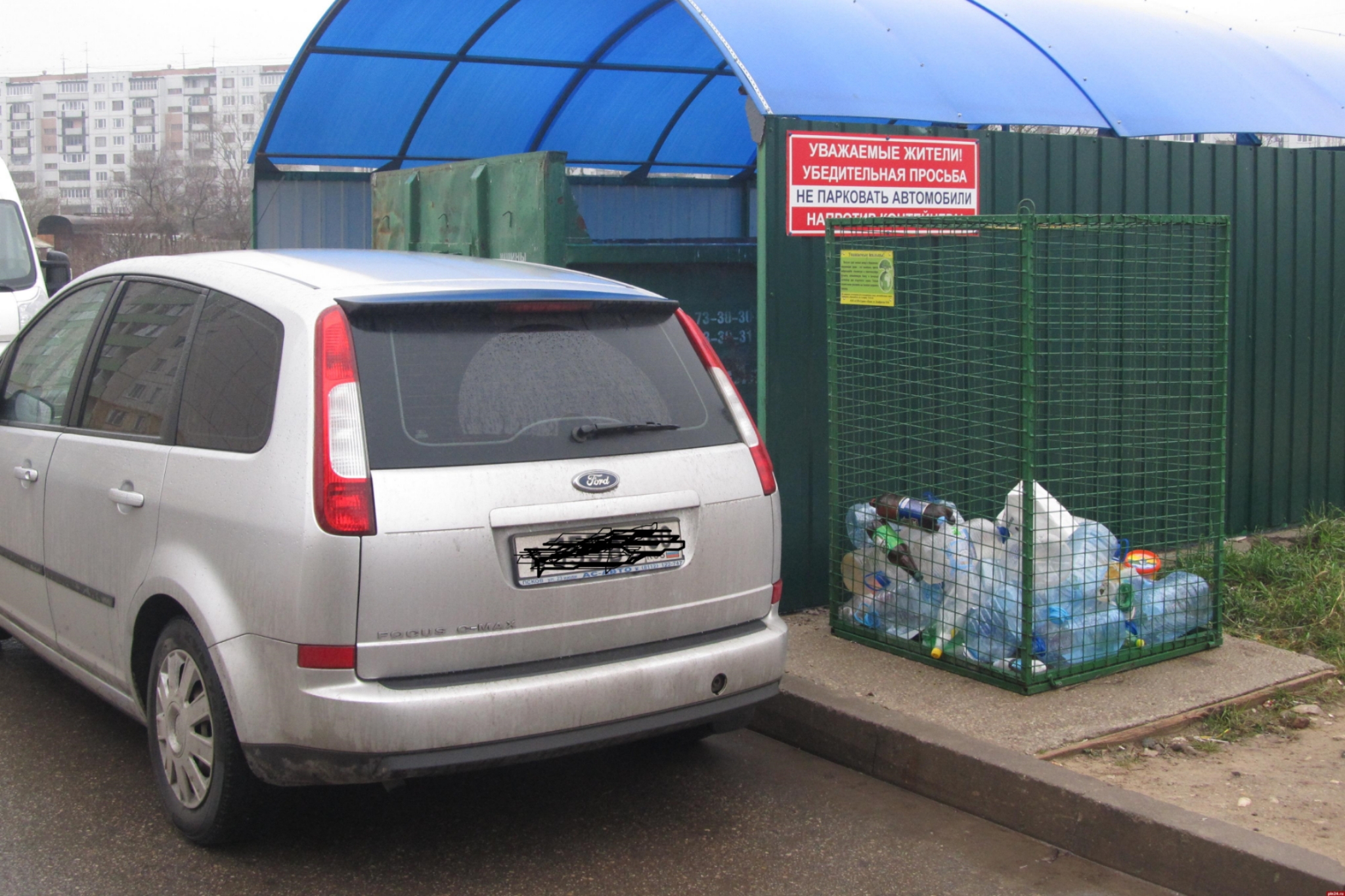 Обращайте внимание на знаки: что грозит за парковку у контейнерных площадок?