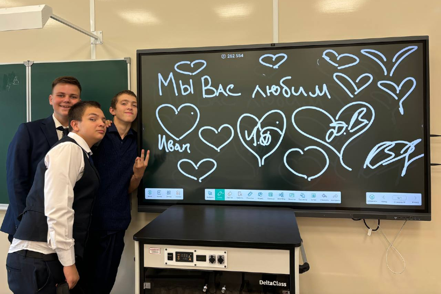 «С детьми-восьмиклассниками у нас небольшая разница в возрасте»: каково быть молодым учителем?