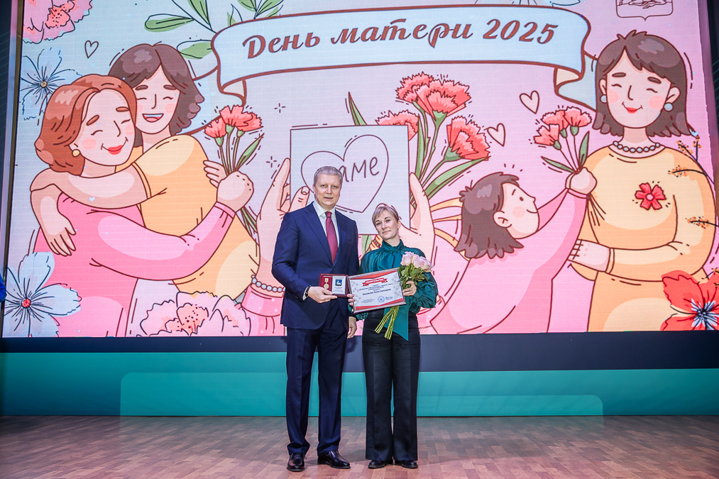 Андрей Иванов вручил медали «Материнская слава» многодетным мамам Одинцовского округа