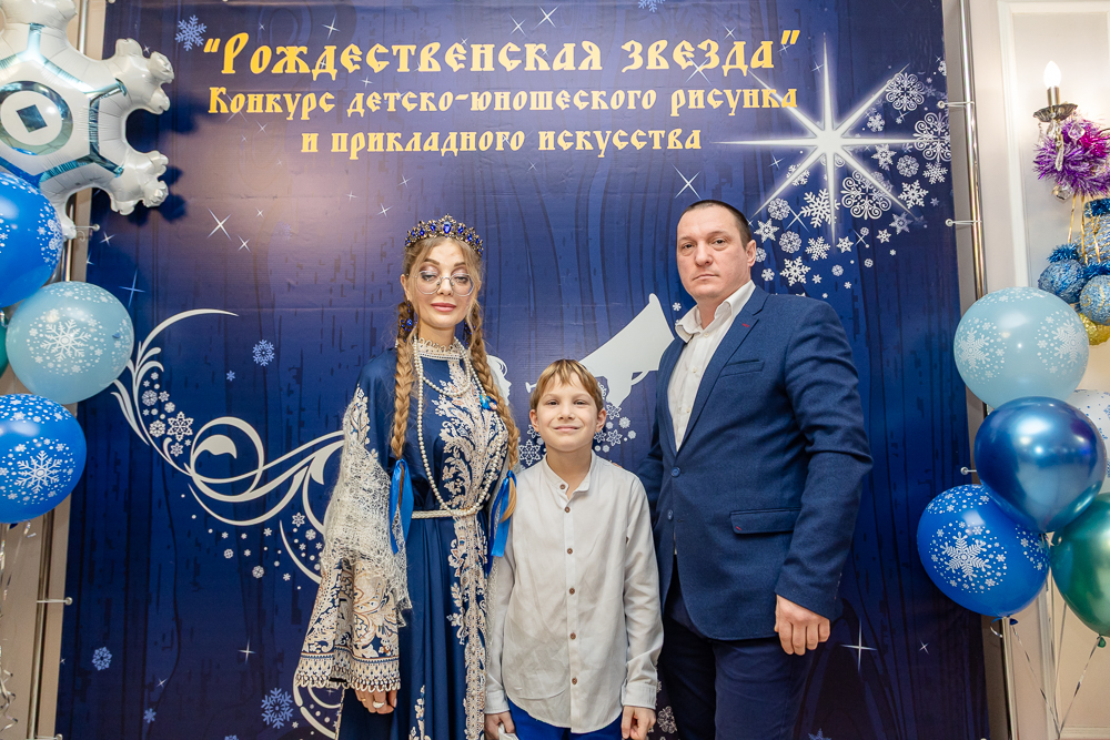 Выставка детско-юношеского рисунка и прикладного творчества «Рождественская звезда»