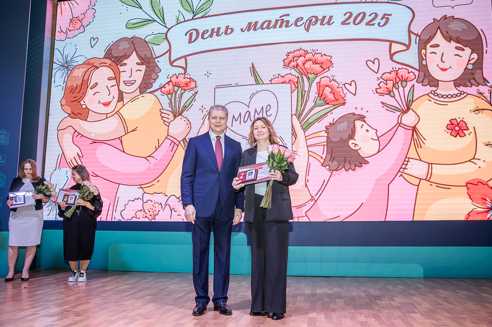 Андрей Иванов вручил медали «Материнская слава» многодетным мамам Одинцовского округа